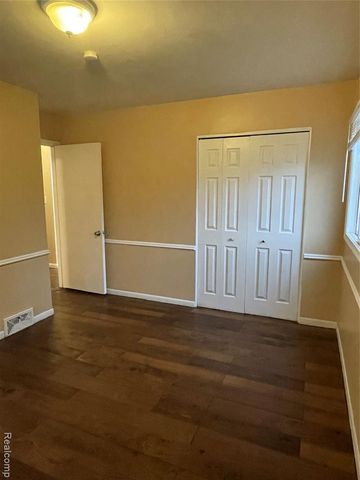 29822 Rock Creek Drive, Southfield, MI 48076