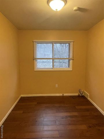 29822 Rock Creek Drive, Southfield, MI 48076