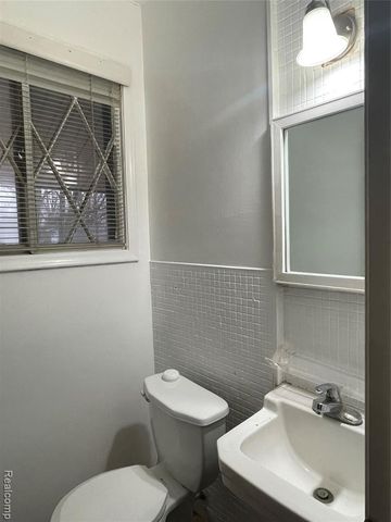 29822 Rock Creek Drive, Southfield, MI 48076