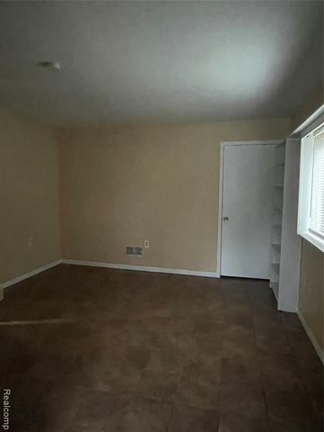 29822 Rock Creek Drive, Southfield, MI 48076