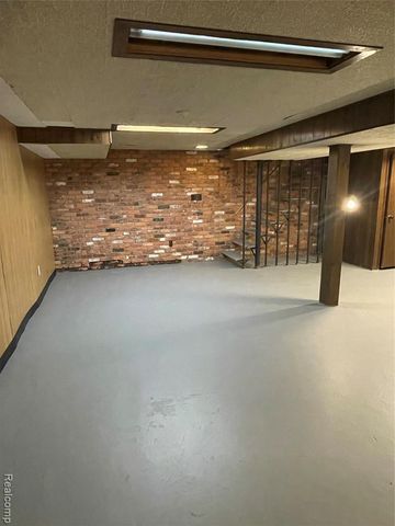 29822 Rock Creek Drive, Southfield, MI 48076