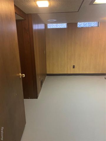 29822 Rock Creek Drive, Southfield, MI 48076