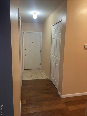 29822 Rock Creek Drive, Southfield, MI 48076