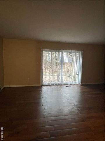 29822 Rock Creek Drive, Southfield, MI 48076