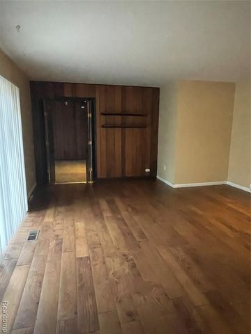 29822 Rock Creek Drive, Southfield, MI 48076