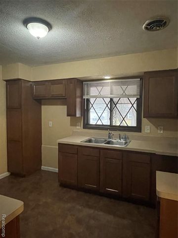 29822 Rock Creek Drive, Southfield, MI 48076