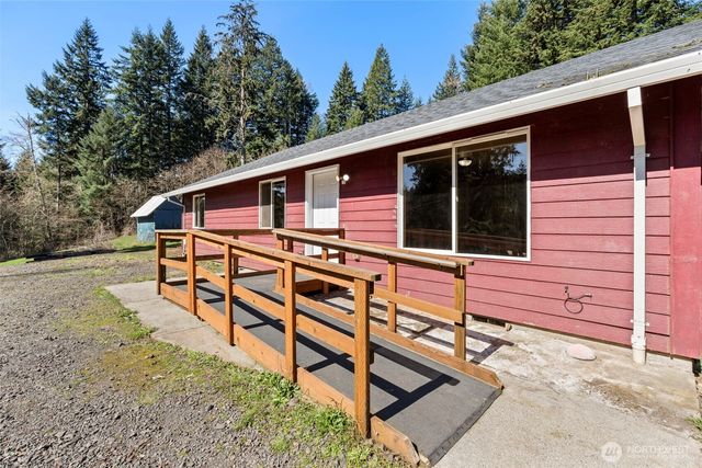 110 Sunny Basin Road, Castle Rock, WA 98611