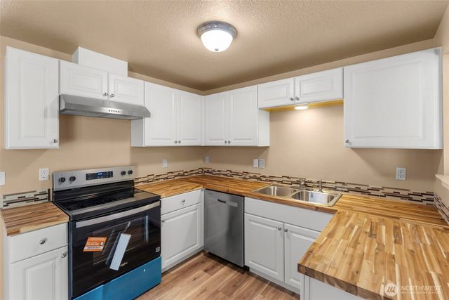 110 Sunny Basin Road, Castle Rock, WA 98611