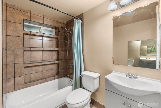 110 Sunny Basin Road, Castle Rock, WA 98611