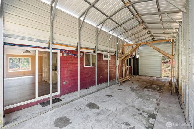 110 Sunny Basin Road, Castle Rock, WA 98611