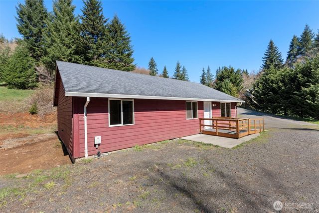 110 Sunny Basin Road, Castle Rock, WA 98611