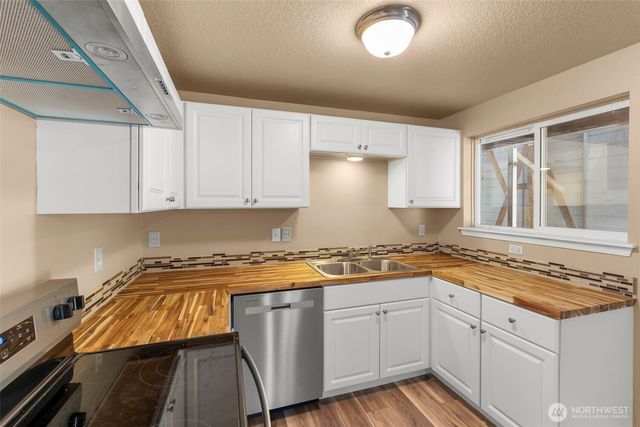 110 Sunny Basin Road, Castle Rock, WA 98611