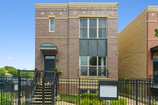 2042 W Warren Boulevard, Chicago, IL 60612