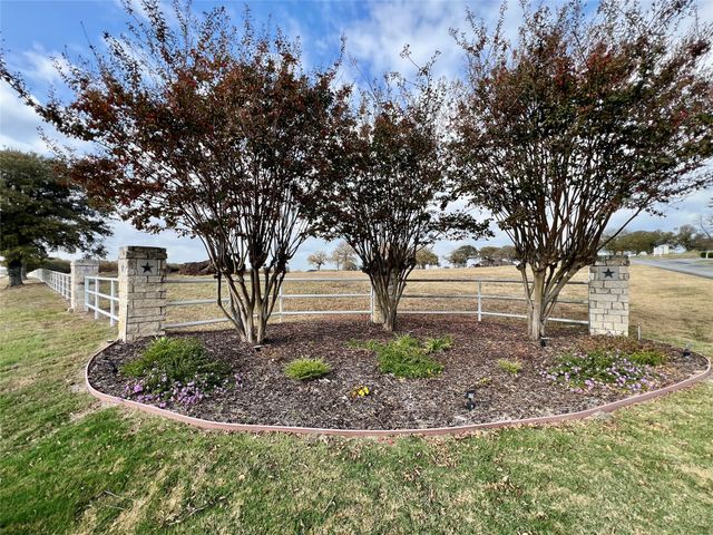 15511 Stallion Lake Boulevard, Lindale, TX 75771