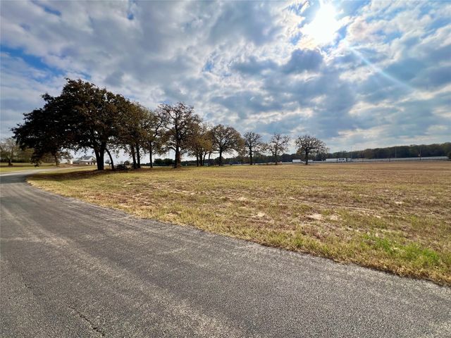 15511 Stallion Lake Boulevard, Lindale, TX 75771