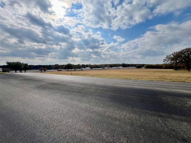 15511 Stallion Lake Boulevard, Lindale, TX 75771