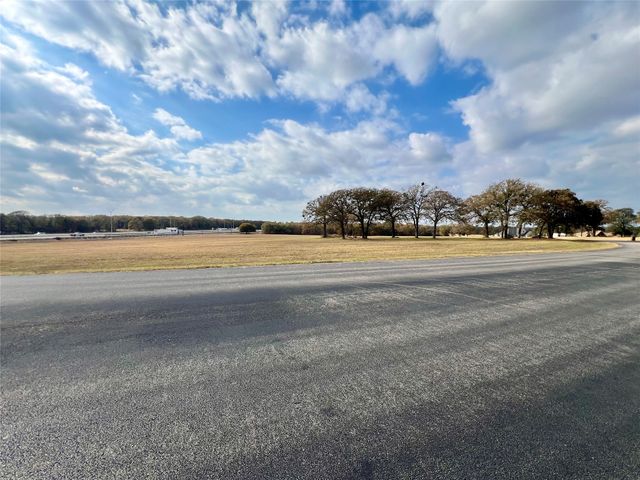 15511 Stallion Lake Boulevard, Lindale, TX 75771