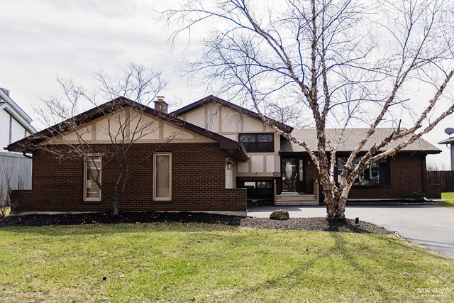8336 Mending Wall Drive, Woodridge, IL 60517