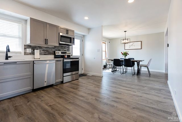 8336 Mending Wall Drive, Woodridge, IL 60517