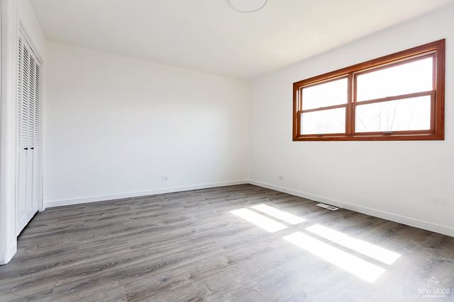 8336 Mending Wall Drive, Woodridge, IL 60517