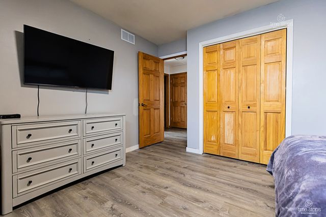 8336 Mending Wall Drive, Woodridge, IL 60517