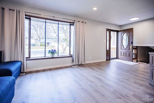 8336 Mending Wall Drive, Woodridge, IL 60517