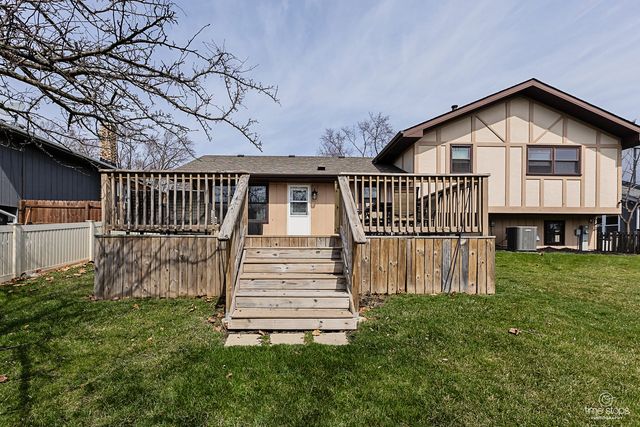 8336 Mending Wall Drive, Woodridge, IL 60517