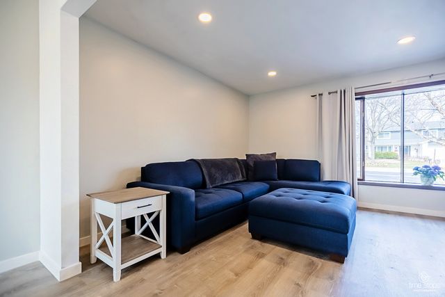 8336 Mending Wall Drive, Woodridge, IL 60517