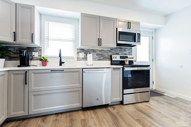 8336 Mending Wall Drive, Woodridge, IL 60517