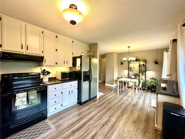 1612 Parkwood Lane NE, Cedar Rapids, IA 52402