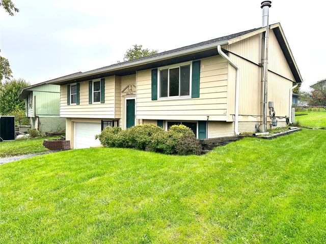 1612 Parkwood Lane NE, Cedar Rapids, IA 52402