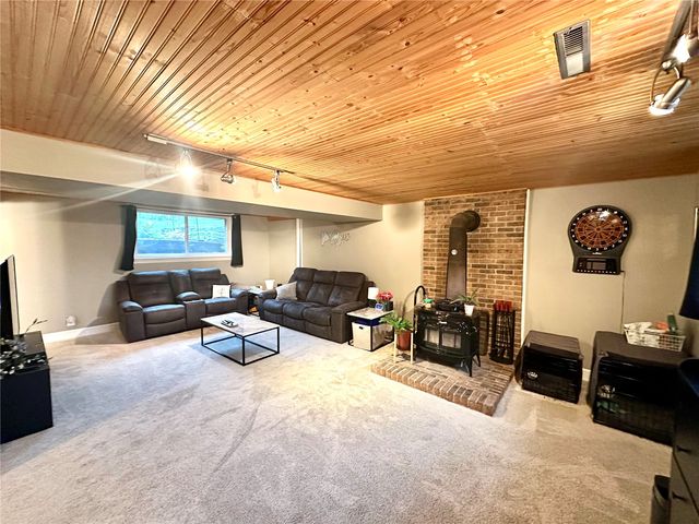 1612 Parkwood Lane NE, Cedar Rapids, IA 52402