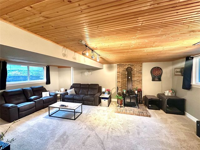 1612 Parkwood Lane NE, Cedar Rapids, IA 52402