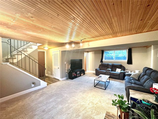 1612 Parkwood Lane NE, Cedar Rapids, IA 52402