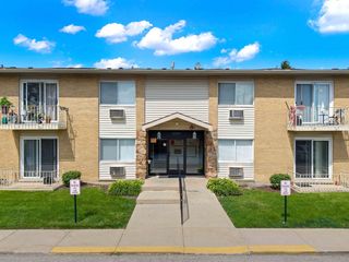 8820 N Western Avenue 1H, Des Plaines, IL 60016