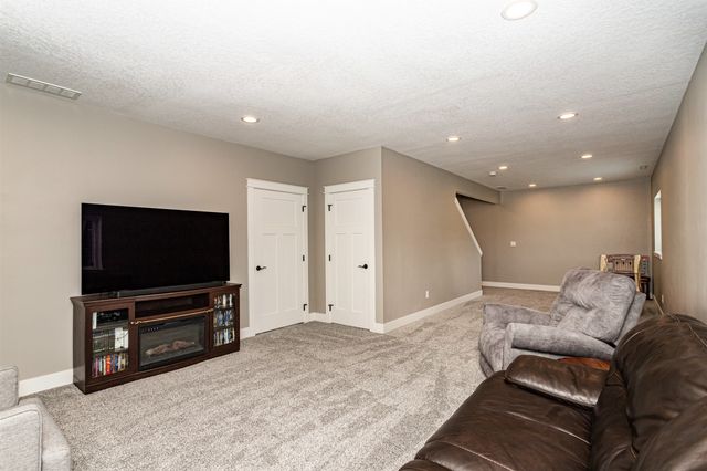 906 Baldwin Street, Maxwell, IA 50161