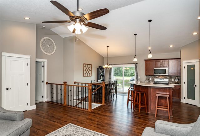 906 Baldwin Street, Maxwell, IA 50161