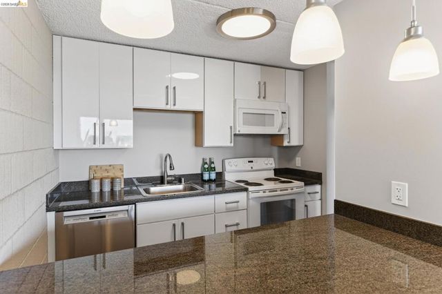 1 Kelton Ct 2D, Oakland, CA 94611