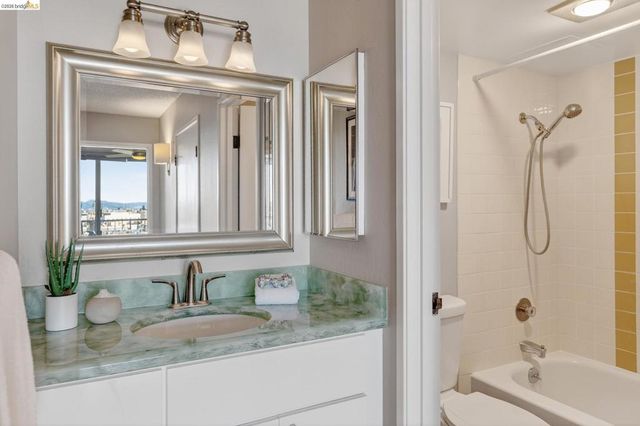 1 Kelton Ct 2D, Oakland, CA 94611