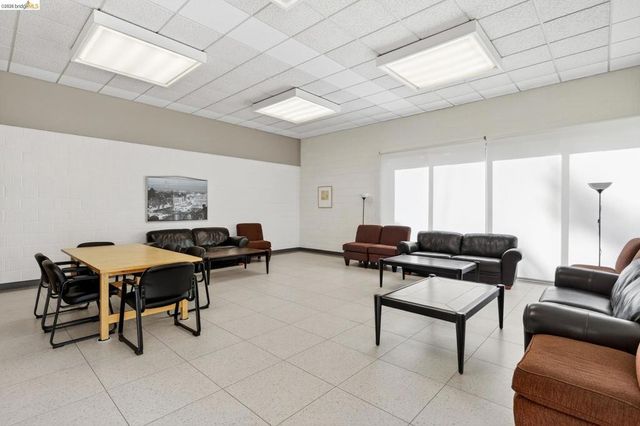 1 Kelton Ct 2D, Oakland, CA 94611