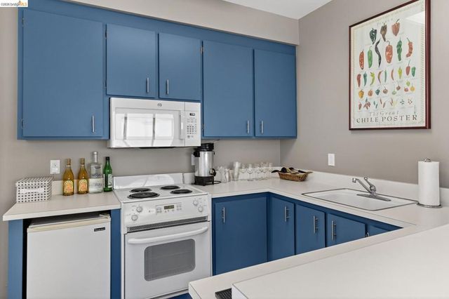 1 Kelton Ct 2D, Oakland, CA 94611