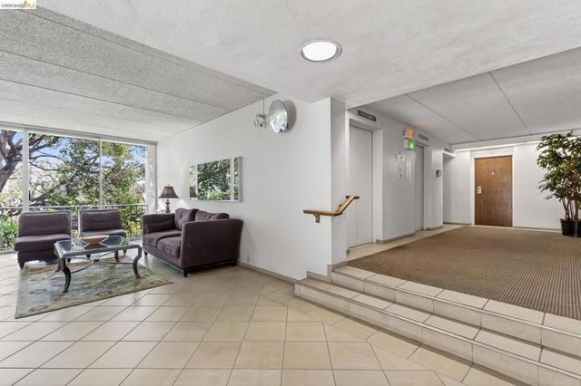 1 Kelton Ct 2D, Oakland, CA 94611