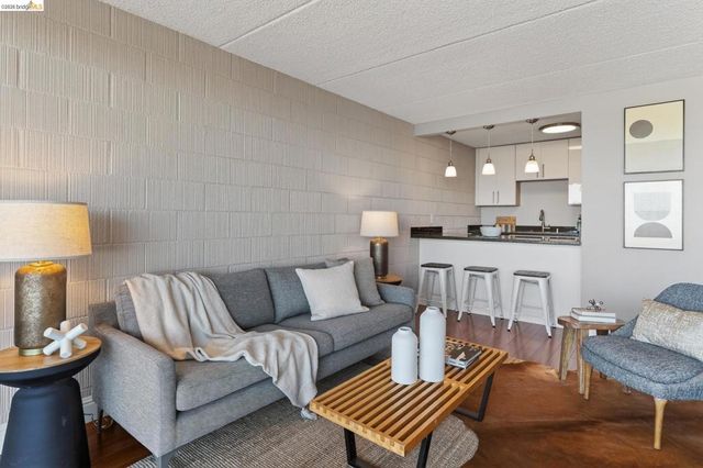 1 Kelton Ct 2D, Oakland, CA 94611