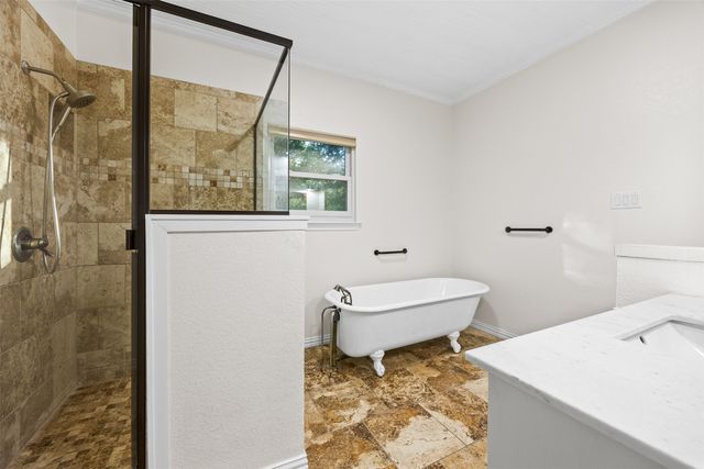 1044 E Woodridge Road, Waxahachie, TX 75165