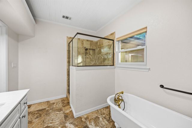 1044 E Woodridge Road, Waxahachie, TX 75165