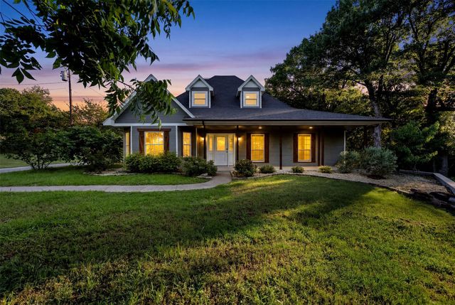 1044 E Woodridge Road, Waxahachie, TX 75165