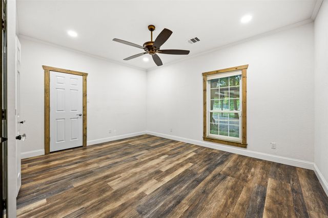 1044 E Woodridge Road, Waxahachie, TX 75165