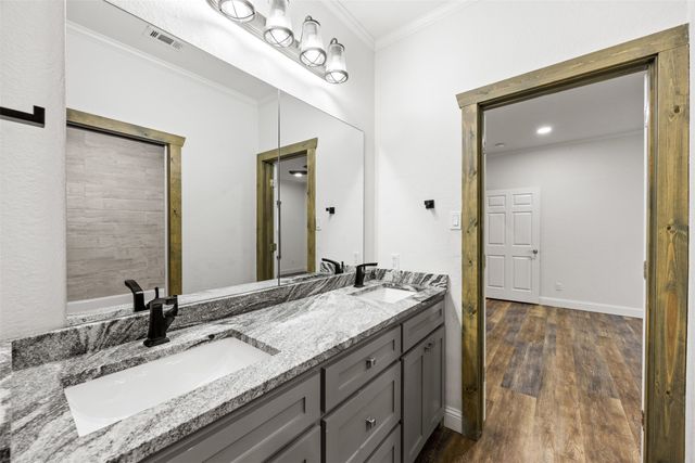 1044 E Woodridge Road, Waxahachie, TX 75165