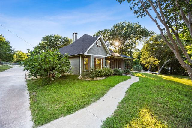 1044 E Woodridge Road, Waxahachie, TX 75165