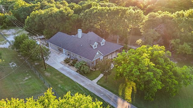 1044 E Woodridge Road, Waxahachie, TX 75165